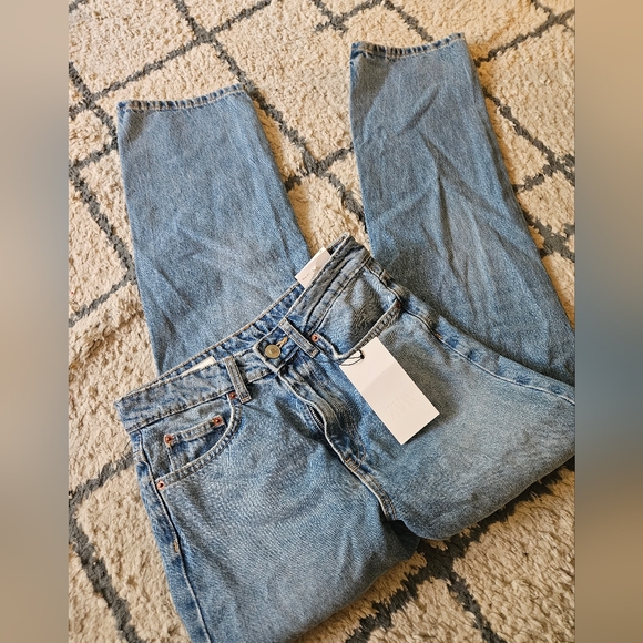 Zara Denim - Zara High Rise Mom Fit Jeans Size 4